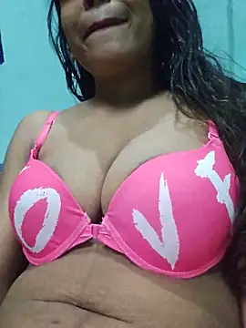 Snapshot of sexyindi_couple chatting on June 28, 7:36 am sexyindi couple online show from June 28, 7:36 am