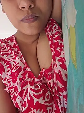 Snapshot of sexyindi_couple chatting on July 14, 9:47 am sexyindi couple online show from July 14, 9:47 am
