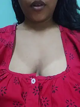 Snapshot of sexyindi_couple chatting on July 22, 7:33 am sexyindi couple online show from July 22, 7:33 am