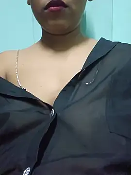 Snapshot of sexyindi_couple chatting on July 23, 7:39 am sexyindi couple online show from July 23, 7:39 am
