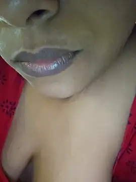Snapshot of sexyindi_couple chatting on July 24, 11:19 am sexyindi couple online show from July 24, 11:19 am