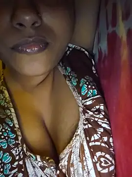 Snapshot of sexyindi_couple chatting on July 28, 6:31 pm sexyindi couple online show from July 28, 6:31 pm