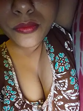 Snapshot of sexyindi_couple chatting on July 29, 6:39 pm sexyindi couple online show from July 29, 6:39 pm