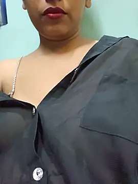 Snapshot of sexyindi_couple chatting on July 30, 7:51 am sexyindi couple online show from July 30, 7:51 am