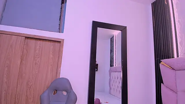 laurem-paulette online show from October 13, 7:58 pm