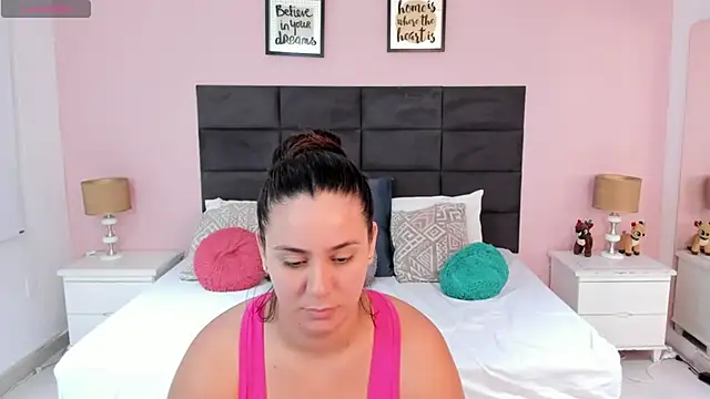 Snapshot of MadisonJenner chatting on November 14, 11:20 am MadisonJenner online show from November 14, 11:20 am