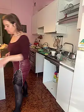 Sunbelxx online show from April 7, 8:15 am