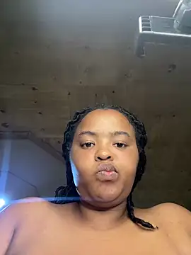 Linahlove online show from February 18, 6:58 pm
