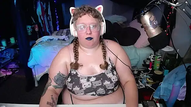 Snapshot of FatVeronica chatting on January 11, 4:38 am FatVeronica online show from January 11, 4:38 am