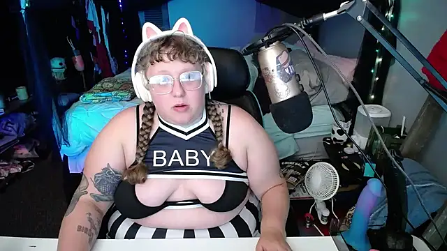 Snapshot of FatVeronica chatting on January 19, 10:17 am FatVeronica online show from January 19, 10:17 am