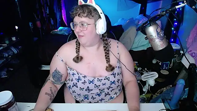 Snapshot of FatVeronica chatting on February 6, 9:32 am FatVeronica online show from February 6, 9:32 am