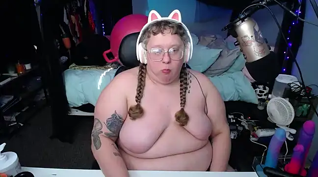 Snapshot of FatVeronica chatting on February 26, 8:33 pm FatVeronica online show from February 26, 8:33 pm