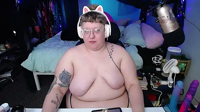 Snapshot of FatVeronica chatting on March 11, 1:37 am FatVeronica online show from March 11, 1:37 am