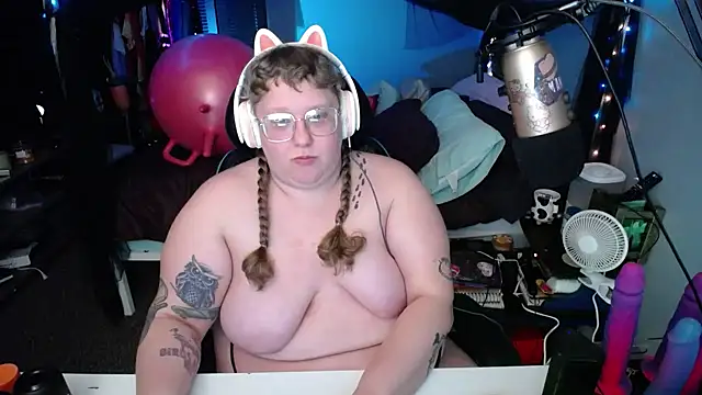 Snapshot of FatVeronica chatting on March 23, 9:10 am FatVeronica online show from March 23, 9:10 am