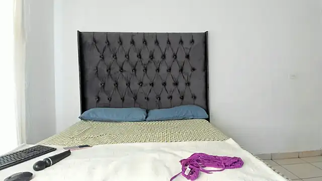 Snapshot of Ass-Queen chatting on October 24, 7:38 am Ass-Queen online show from October 24, 7:38 am