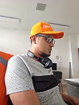 Snapshot of jhacks28 chatting on September 13, 7:24 pm jhacks28 online show from September 13, 7:24 pm