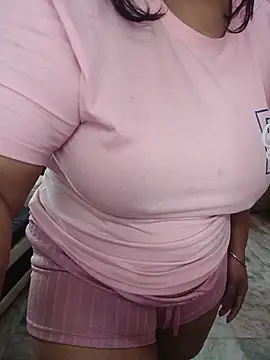 Snapshot of Ivy-09 chatting on February 16, 6:20 am Ivy-09 online show from February 16, 6:20 am