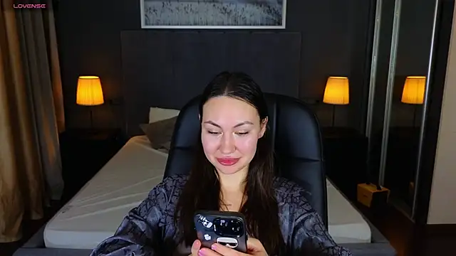GIGI BENNET online show from December 15, 9:03 am