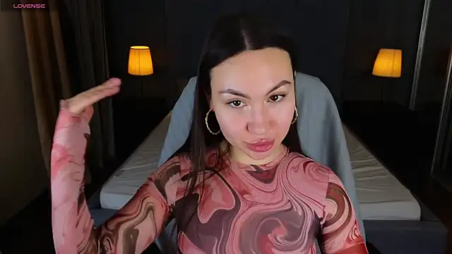 GIGI BENNET online show from December 19, 5:18 am