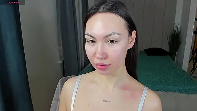 GIGI BENNET online show from March 1, 5:42 am