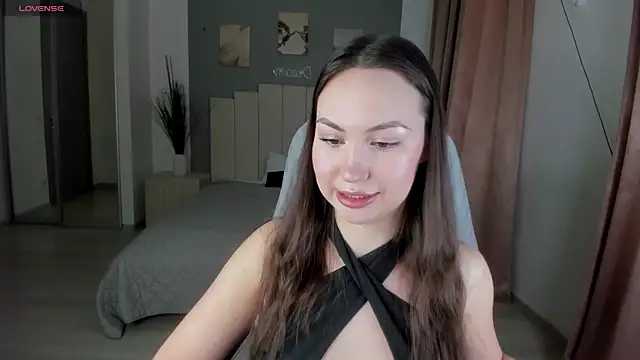 GIGI BENNET online show from March 21, 2:29 pm