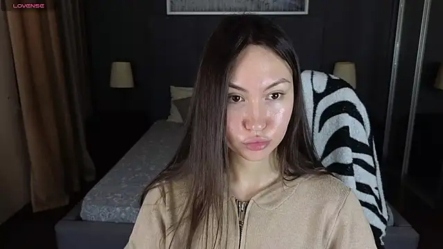GIGI BENNET online show from March 22, 5:06 am