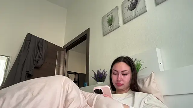 GIGI BENNET online show from October 1, 5:35 am
