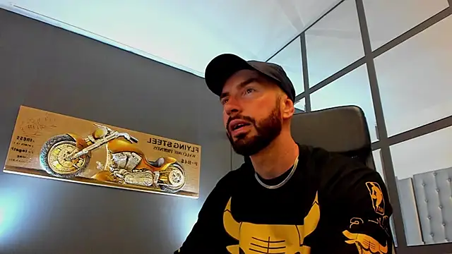 Snapshot of AronGrant chatting on June 16, 8:17 am AronGrant online show from June 16, 8:17 am