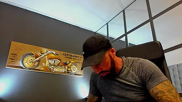 Snapshot of AronGrant chatting on July 12, 9:33 am AronGrant online show from July 12, 9:33 am
