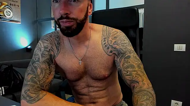 Snapshot of AronGrant chatting on July 17, 8:32 am AronGrant online show from July 17, 8:32 am