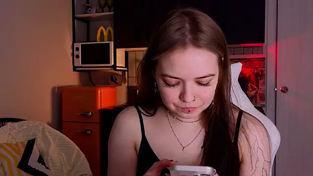 doll lol  online show from December 3, 6:06 pm