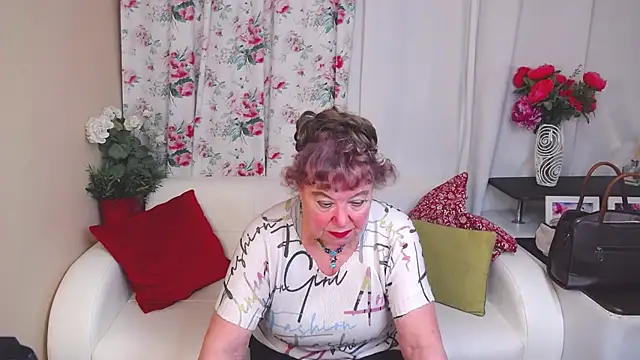 YourHotGranny online show from February 28, 6:31 pm