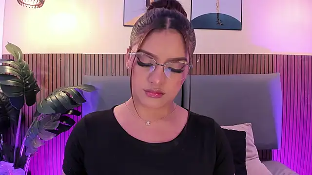 NicolleeEvanss online show from May 27, 11:18 am