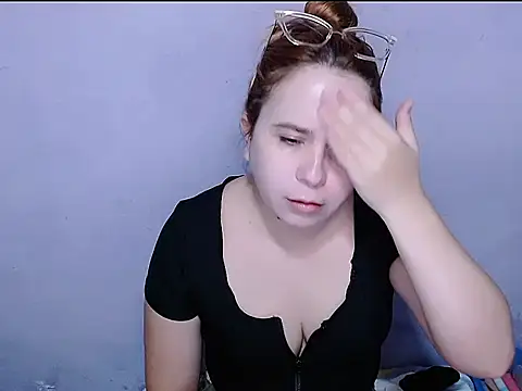 SubLayla01 online show from April 15, 6:59 pm