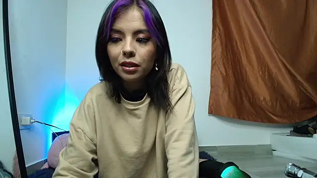 Alicia Ortiiz online show from March 2, 12:20 am