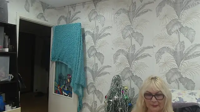 CamDiva113 online show from January 2, 12:13 pm