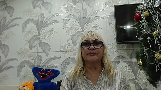CamDiva113 online show from February 16, 6:21 pm