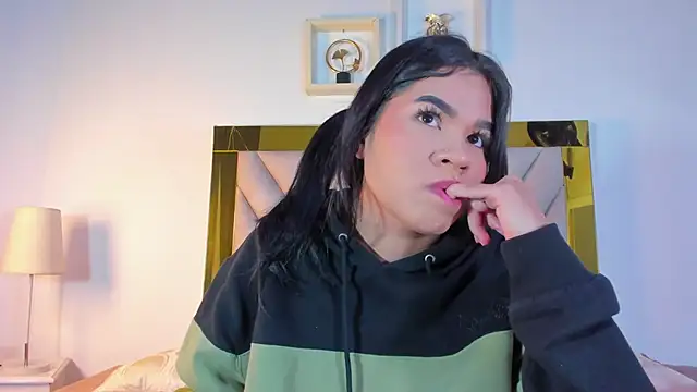 Snapshot of nicole_grace0 chatting on October 10, 12:04 pm nicole grace0 online show from October 10, 12:04 pm