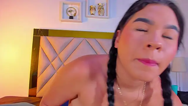 Snapshot of nicole_grace0 chatting on November 6, 12:06 pm nicole grace0 online show from November 6, 12:06 pm