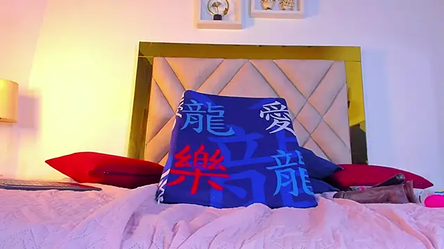 Snapshot of nicole_grace0 chatting on November 13, 12:15 pm nicole grace0 online show from November 13, 12:15 pm