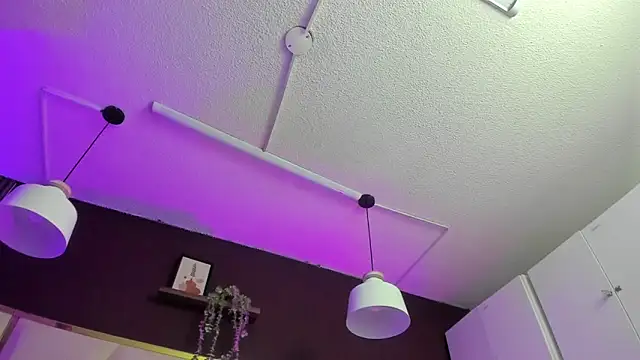 Snapshot of April_bowie chatting on October 17, 11:02 am April bowie online show from October 17, 11:02 am