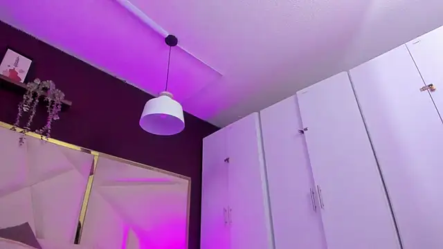 Snapshot of April_bowie chatting on October 18, 11:11 am April bowie online show from October 18, 11:11 am