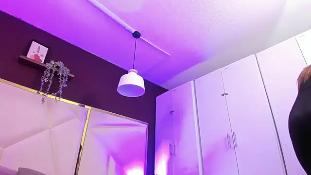 Snapshot of April_bowie chatting on October 22, 11:10 am April bowie online show from October 22, 11:10 am