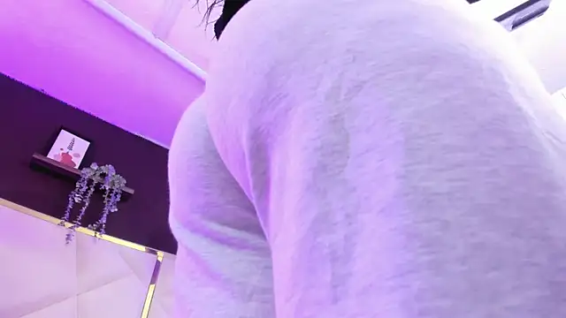 Snapshot of April_bowie chatting on October 23, 11:20 am April bowie online show from October 23, 11:20 am