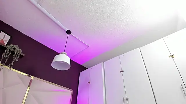 Snapshot of April_bowie chatting on November 8, 11:21 am April bowie online show from November 8, 11:21 am