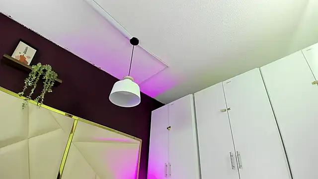 Snapshot of April_bowie chatting on November 15, 11:07 am April bowie online show from November 15, 11:07 am