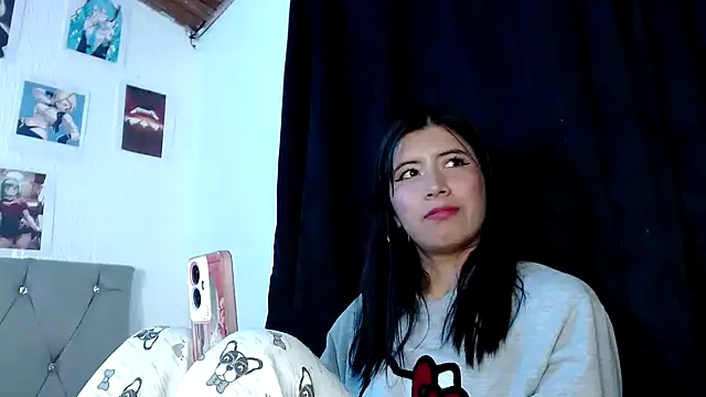 Snapshot of Yeimy_sweetf chatting on January 15, 1:56 am Yeimy sweetf online show from January 15, 1:56 am