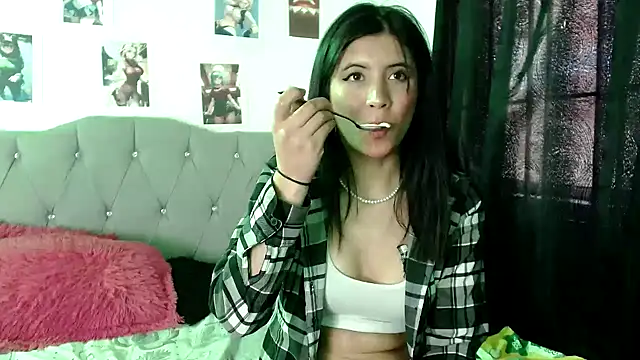 Snapshot of Yeimy_sweetf chatting on January 15, 8:37 pm Yeimy sweetf online show from January 15, 8:37 pm