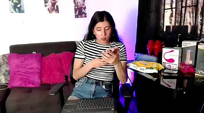 Snapshot of Yeimy_sweetf chatting on February 2, 8:08 pm Yeimy sweetf online show from February 2, 8:08 pm