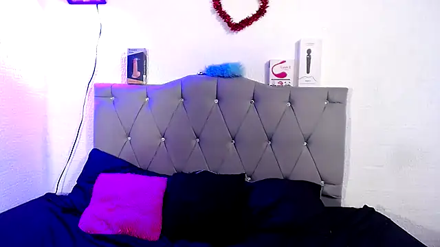 Snapshot of Yeimy_sweetf chatting on February 15, 1:31 am Yeimy sweetf online show from February 15, 1:31 am